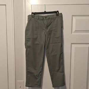 Wonen's Stylish Pale Olive Cropped Chinos